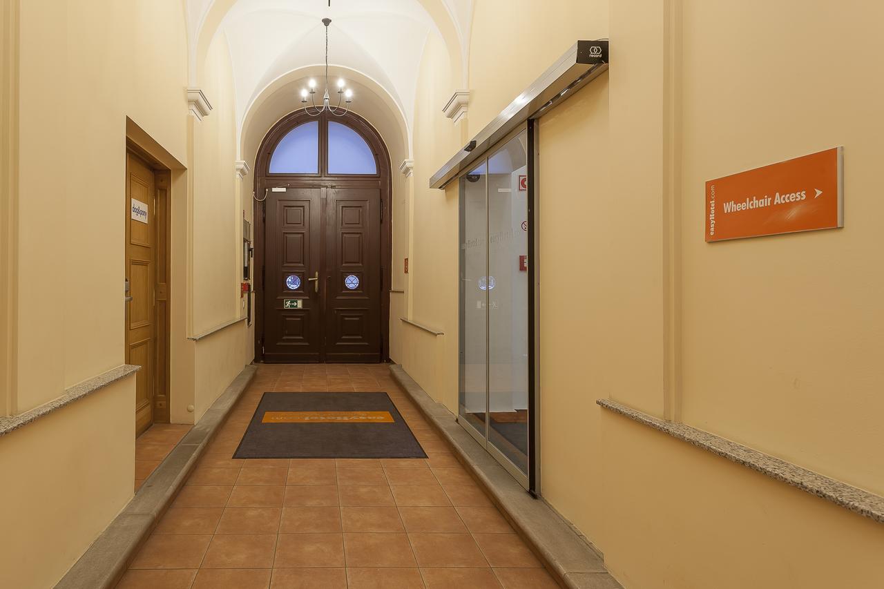 Easyhotel Budapest Oktogon Exterior foto